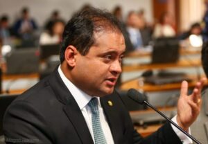 Projeto que proíbe taxa para religação de água e energia é aprovado em comissão