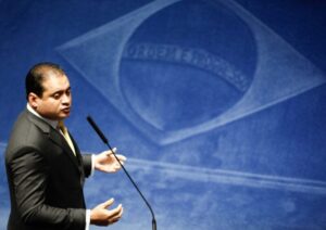 Weverton diz que rede de postos com Erlânio, que eram de Pacovan, foi constituída com capital privado