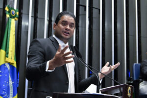 Eliziane e Roberto votam contra projeto relatado por Weverton que aumenta dificuldade de condenação de políticos