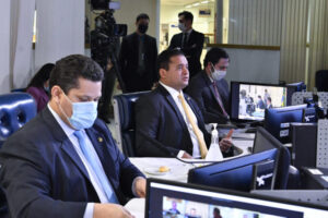 Senado aprova PEC que muda data das eleições 2020 por causa da pandemia