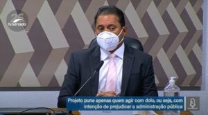 Weverton Rocha, após pressão, abre espaço para discussão na desfiguração da Lei de Improbidade Administrativa