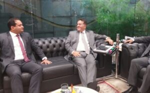 Um mês após insinuar que não precisa de Dino, Weverton abre diálogo com Roberto Rocha por 2022