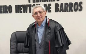 Possibilidade de antecipação de aposentadoria por Washington Oliveira abre discussão sobre sucessor no TCE