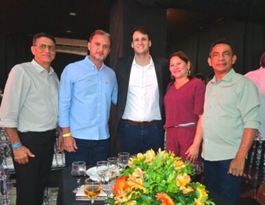 Júlio Filho representa Dr. Julinho em encontro do governador Brandão e prefeitos e prefeitas do MA