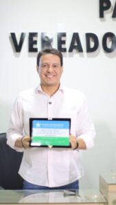 Felipe Camarão recebe Título de Cidadão Vianense e participa de agenda no município