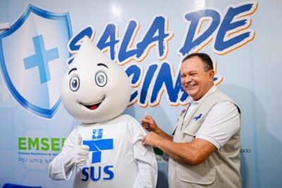 Brandão dá exemplo e reforça campanha de vacinação contra a gripe no Maranhão