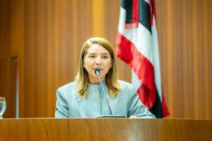 Iracema Vale celebra aniversário de Urbano Santos e reafirma compromisso com seu grupo político