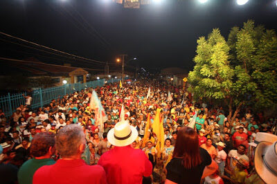 Prefeito Carlinhos Barros mostra força e reúne multidão durante comício em Vargem Grande