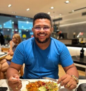 CERCANDO-SE DE PESSOAS QUE SOMAM: A CHAVE PARA UMA VIDA MAIS FELIZ