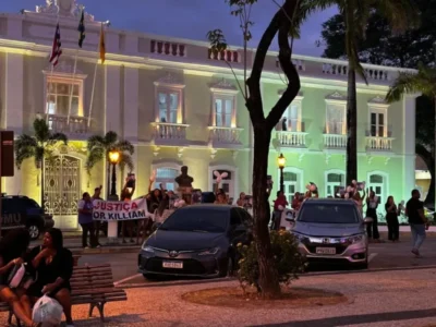 Familiares de jovem morto por Guarda Municipal protestam em frente à Prefeitura de São Luís