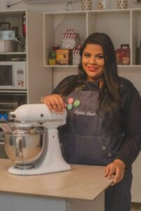 Oficina gratuita ensina a fazer ovinhos com o famoso chocolate de Dubai na Cozinha Potiguar
