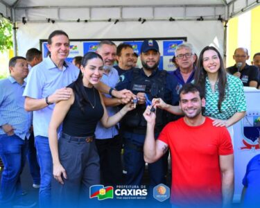 Prefeitura de Caxias entrega 16 veículos para reforçar segurança e saúde no município