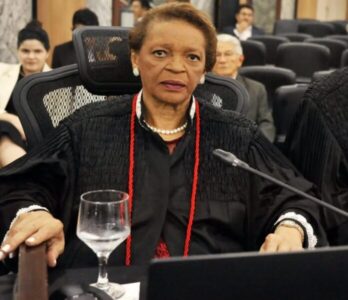 “Concursado vai embora às 18h”, diz desembargadora do TJ MA