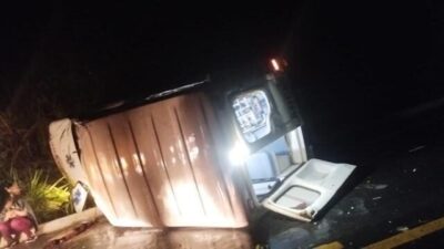 DESCASO E NEGLIGÊNCIA: Ambulância da Prefeitura de Matões sofre acidente em Teresina por causa de pneus carecas