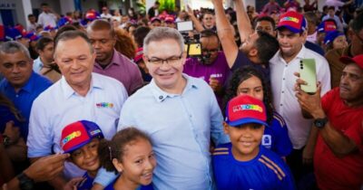 Prefeito Rafael Brito e Carlos Brandão entregam fardamento escolar em escola de tempo integral em Timon