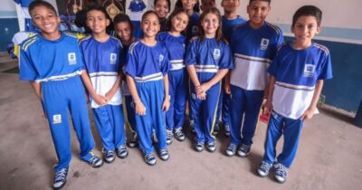 Prefeitura de Timon realiza entrega de kits de fardamento em dez escolas da rede municipal