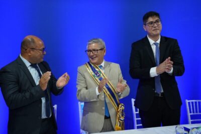 Aprovado nas urnas, Eudes Barros é empossado para mais quatro anos como prefeito de Raposa