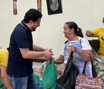 Dr Joel distribui peixes em bairros de São Luís, na Semana Santa