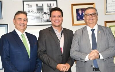 Camarão acompanha Dino em aula magna e reforça vínculos com ministro do STF