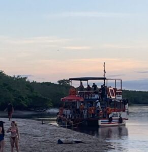 TRAGÉDIA! Barco passa por cima de banhista, que morre na Raposa
