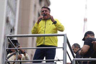 “Eleições sem mim é negar a democracia”, diz Bolsonaro em ato pela anistia