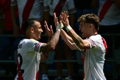 Com três gols de cabeça, River Plate vence o Urawa Reds no Mundial de Clubes