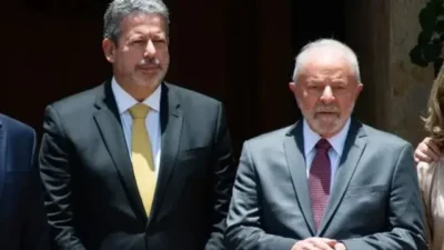 Lira faz ataque grosseiro ao governo Lula e insinua que “barco está naufragando”