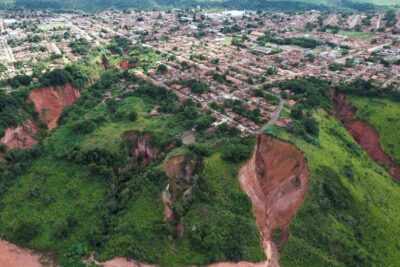 Casas são engolidas por voçorocas e cidade no Maranhão volta a decretar calamidade pública