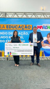 Godofredo Viana recebe Selo Ouro Prefeito da Educação
