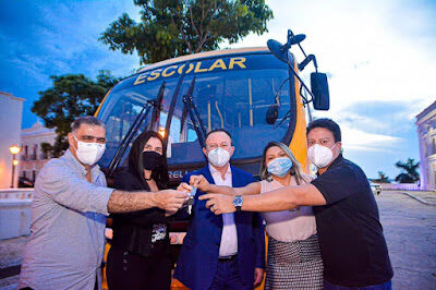 Prefeita Fabiana Mendes conquista novo ônibus escolar para Presidente Vargas