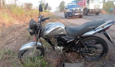 Colisão entre caminhonete e motocicleta deixa dois gravemente feridos na BR-222