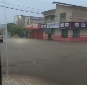18 de Outubro:Chuva de 70 milímetros alaga ruas e água invade residências em Barra do Corda