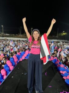 19/08: Estádio recebe uma multidão no primeiro comício de Abigail em Barra do Corda