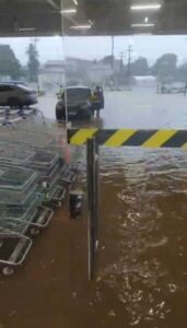Fortes chuvas causam alagamentos em diversos pontos de Raposa