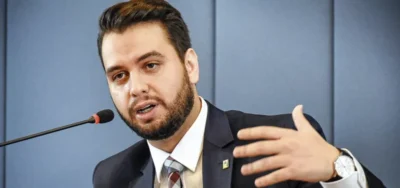 Flávio Dino mantém prisão de ex-assessor de Bolsonaro Filipe Martins