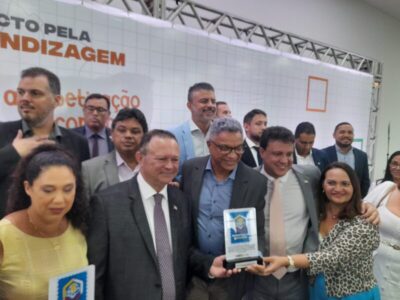 GESTÃO FERNANDO CUBA RECEBE PRÊMIO ‘SELO DE BRONZE PREFEITO DA EDUCAÇÃO’