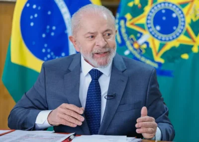 Lula diz que só voltará a concorrer se houver risco de a extrema-direita chegar ao poder