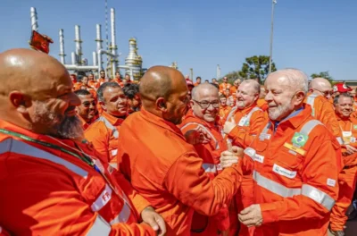 Lula se emociona ao relembrar prisão injusta e agradece apoio do povo: “aquilo marcou a minha vida”