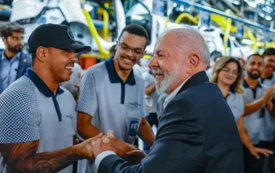 Com Lula, desemprego chega a 6,8% e atinge baixa histórica. Rendimento e carteira assinada batem recorde