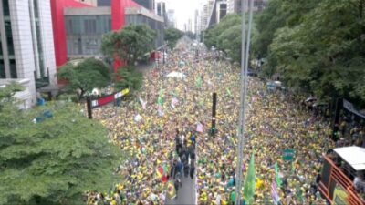 Jair Bolsonaro leva mais de 40 mil para ato pela anistia na Avenida Paulista neste domingo