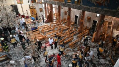 Atentado deixa ao menos 20 mortos em igreja nos arredores de Damasco, na Síria
