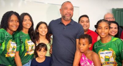Prefeito Roberto Costa entrega duas escolas reformadas e climatizadas no bairro São Lucas