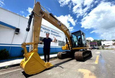 Milton Gonçalo reforça infraestrutura de Santa Rita com aquisição de nova escavadeira hidráulica escavadeira
