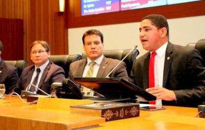 Zé Inácio retira candidatura a vice em apoio a camarão