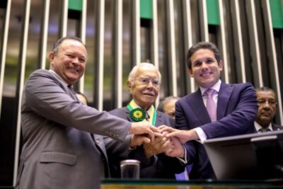 Em Brasília, governador Brandão participa da homenagem aos 40 anos da redemocratização do Brasil