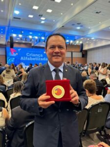 Prefeito Rigo Teles conquista o Selo Ouro no Compromisso Nacional com a Alfabetização