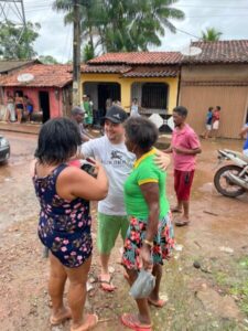 Empresário Adson Manoel realiza distruibuição de peixes e recebe carinho da população de Turiaçu