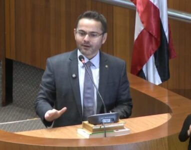 Deputado do PC do B diz que é Governo [até sábado]