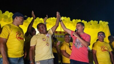 Prefeito Nivaldo Araújo realiza maior arrastão e comício da história do povoado Oitiua