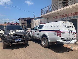 Motocicleta com chassi adulterado é apreendida pela PM em Itapecuru; condutor é levado à DP regional.